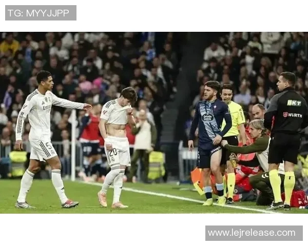 西甲激战：多特蒙德与皇马战成平局帽子戏法引发争议判罚热议