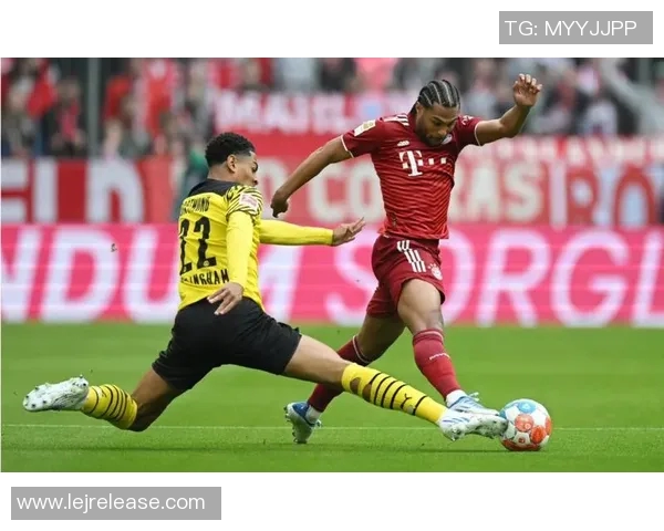 友谊赛激战：多特蒙德小胜里昂红牌争议引发全场热议