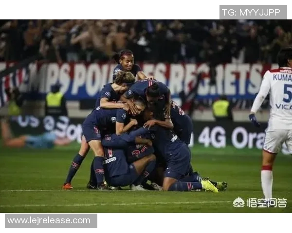 中超联赛精彩对决：里昂与巴黎圣日耳曼激战成平局补时进球引爆全场