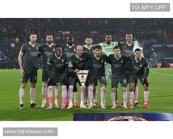 欧冠激战：AC米兰逆转曼联帽子戏法引发争议判罚全场沸腾