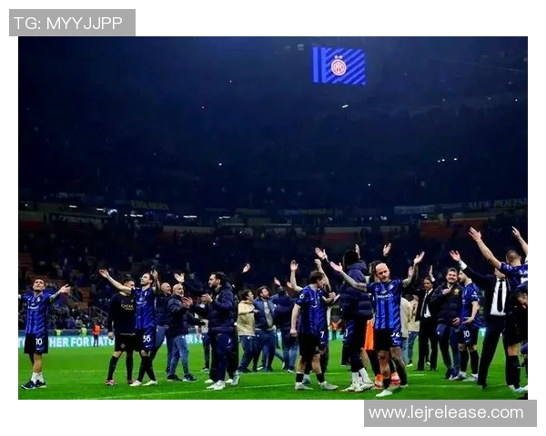 欧联杯精彩对决国米与巴黎圣日耳曼战成平局乌龙球成比赛转折点解析