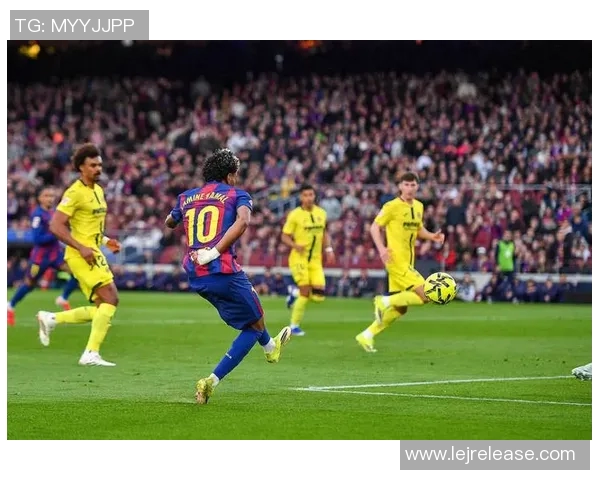 西甲经典对决皇马3-0巴萨帽子戏法引发全场狂欢战术解析